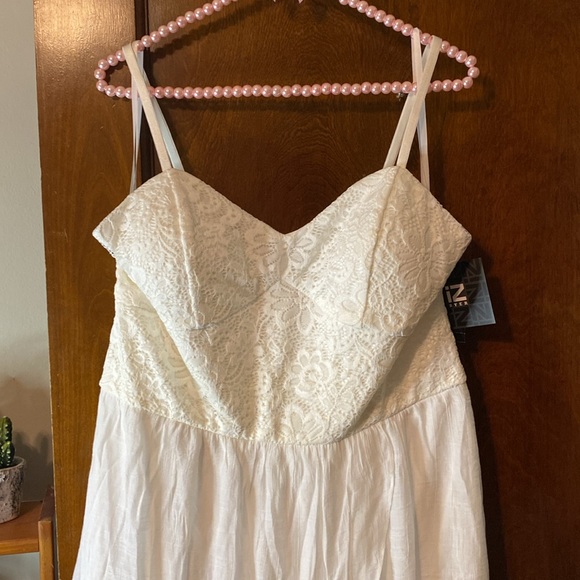 Brand new IZ Byer off white lace & linen hi-low dress with adjustable straps 😍 - Picture 4 of 12
